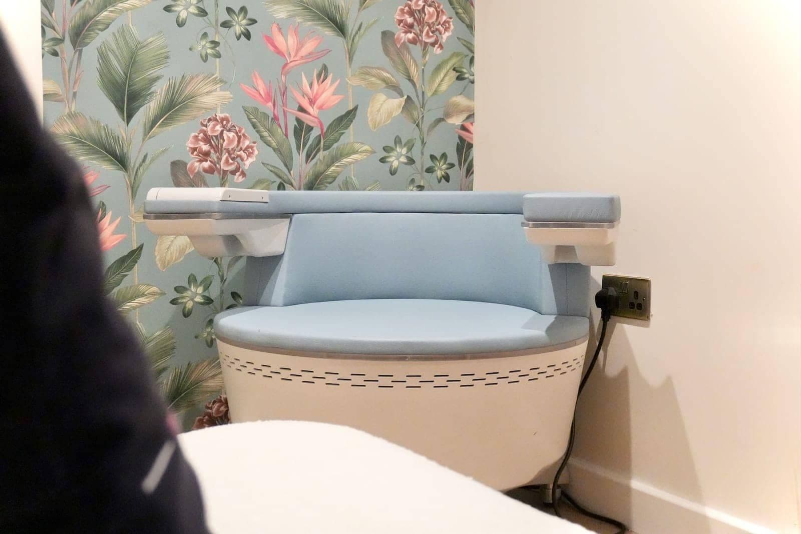 Fully clothed, fully relaxed: 28 minutes in the Ultra Tesla chair.